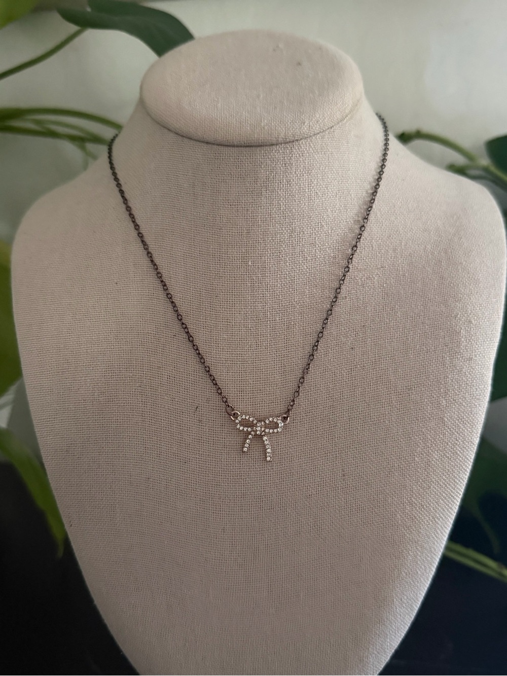 Vintage Dainty Gold Bow Glass Rhinestones Necklace